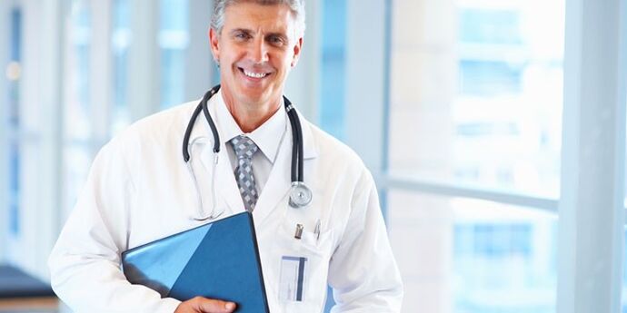médico que trata hongos en las uñas