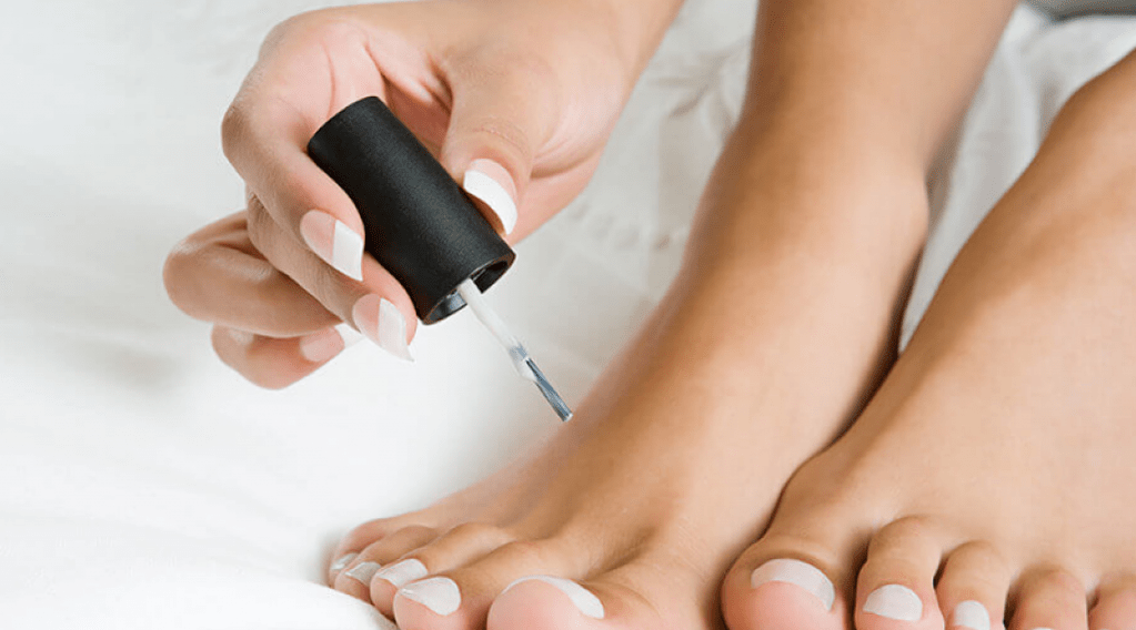 tratamiento de hongos en el pulgar con esmalte de uñas