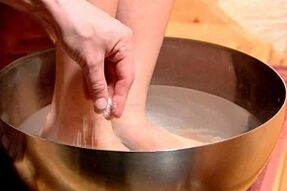baño de pies para hongos en los dedos de los pies