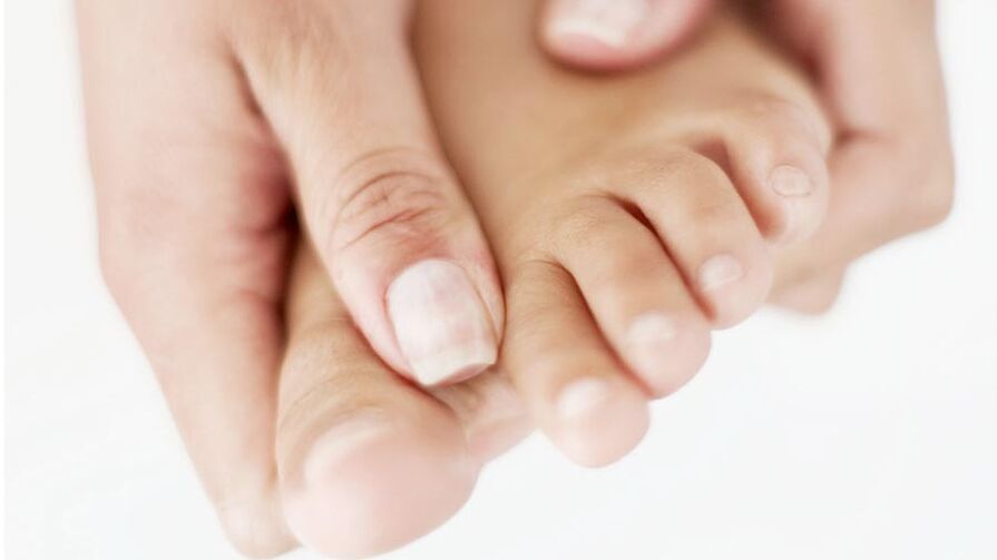 picazón debido a hongos en las uñas del dedo gordo del pie